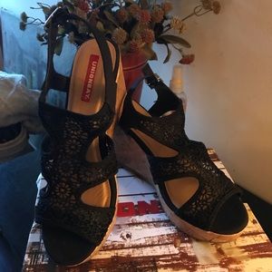 New in box 9 Unionbay wedge sandals! 😍